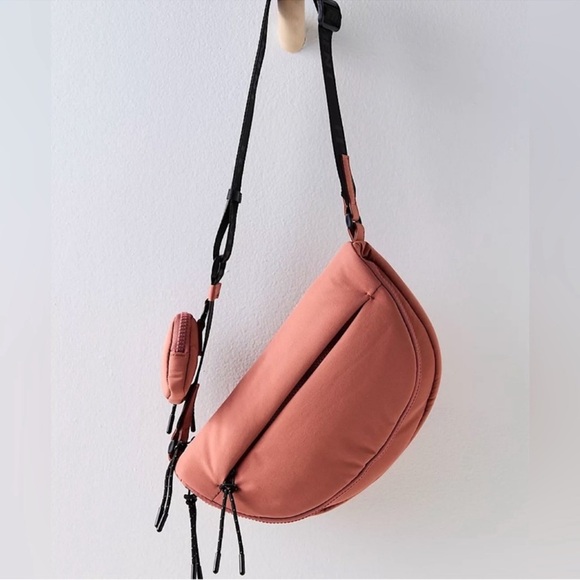 FP Movement by Free People Handbags - NWT Free People FP Movement Hit The Trails Sling Bag